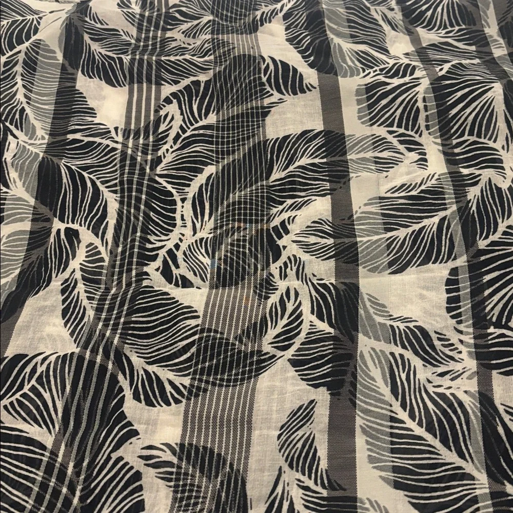 Talbots Black & White Leaf Pattern Oversized Scarf 70X52” fray hem Cotton Blend - Picture 8 of 12